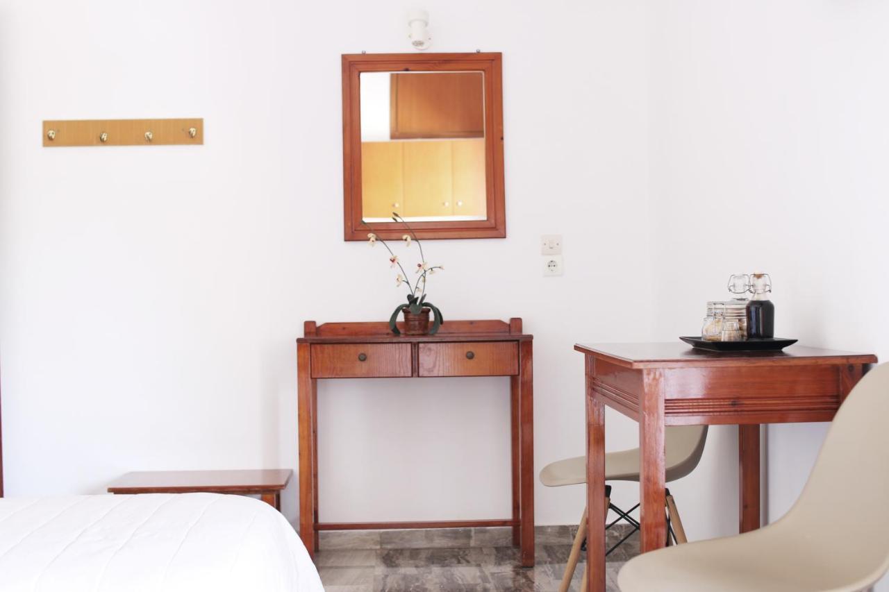 Ostria Rooms Paleochora Buitenkant foto